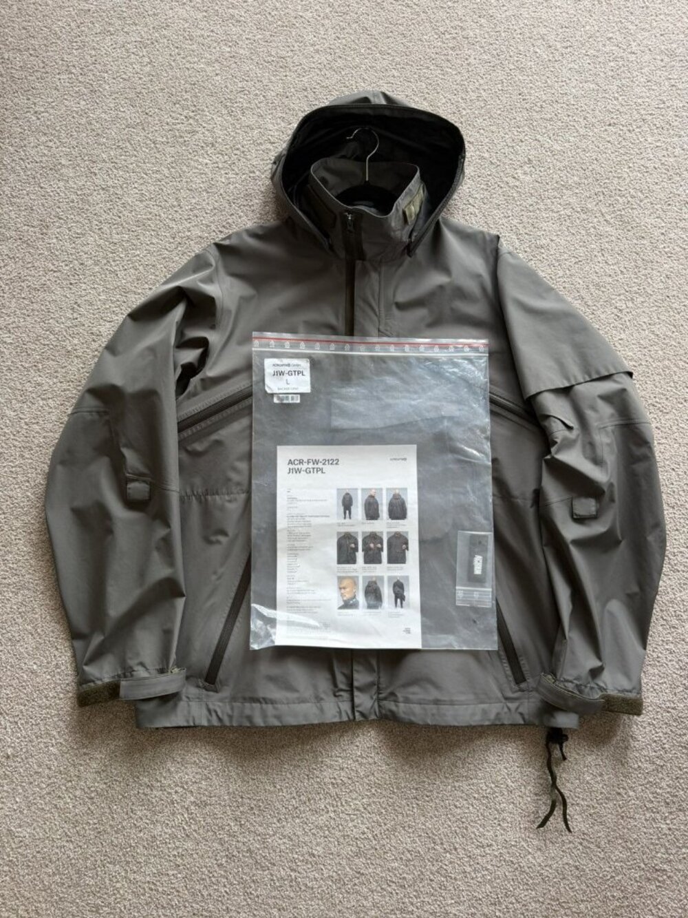 Acronym J1W-GTPL Gore-Tex Paclite Plus Jacket Large Gray Full Pack